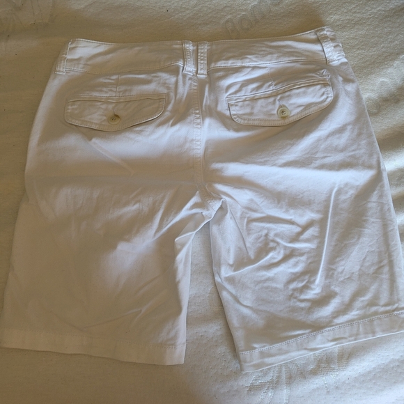 BUNDLE OF THREE PAIRS OF SHORTS/BERMUDAS (SIZE 2/26) - Picture 6 of 11